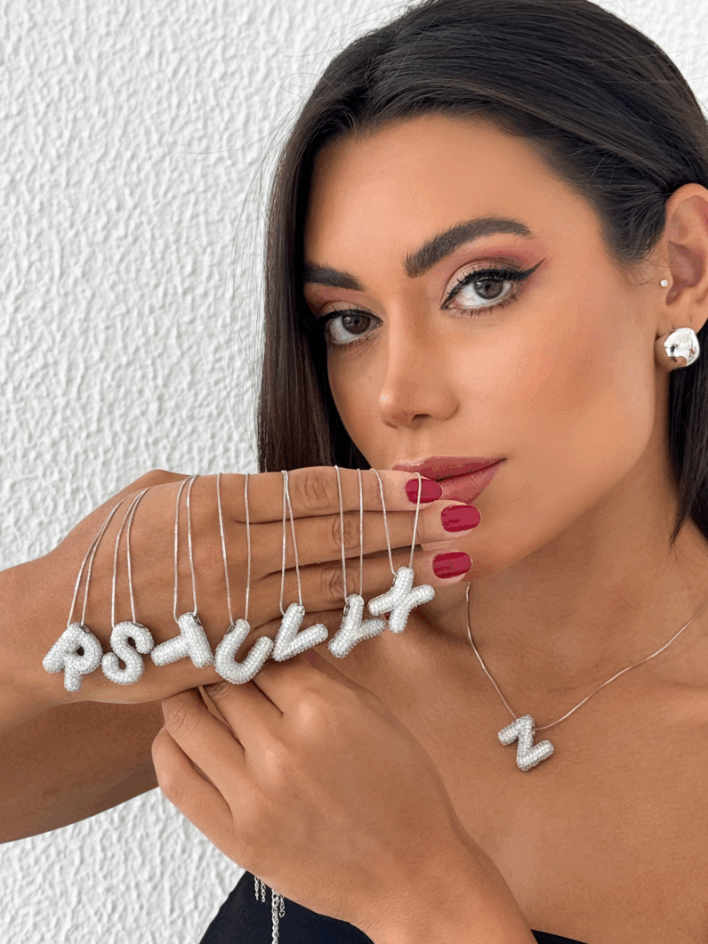 Colar Folheado a Ouro 18K Veneziana com inicial Cravejada