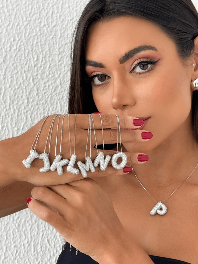 Colar Folheado a Ouro 18K Veneziana com inicial Cravejada